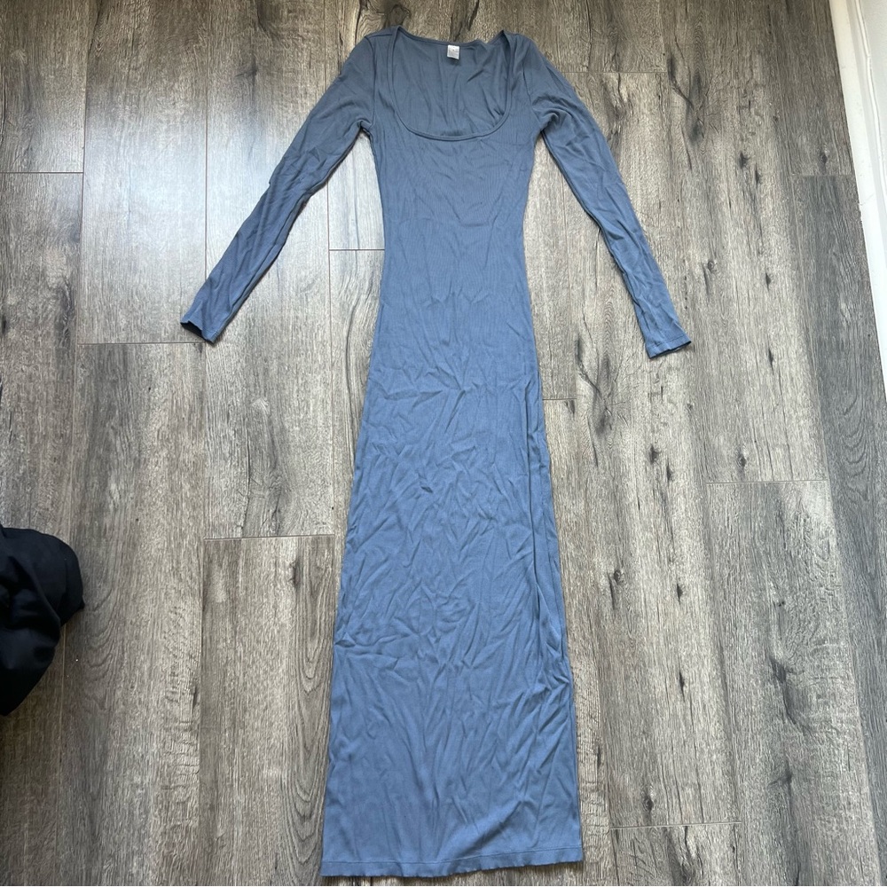 Long sleeve blue ribbed maxi dress